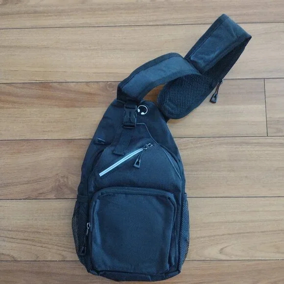 Movie&Men/Woman it's a black and gray backpack - Picture 7 of 17